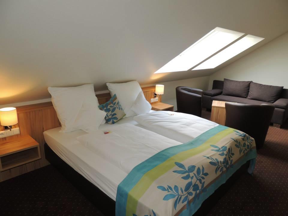 Sutter'S Landhaus Hotel Gensingen Bilik gambar