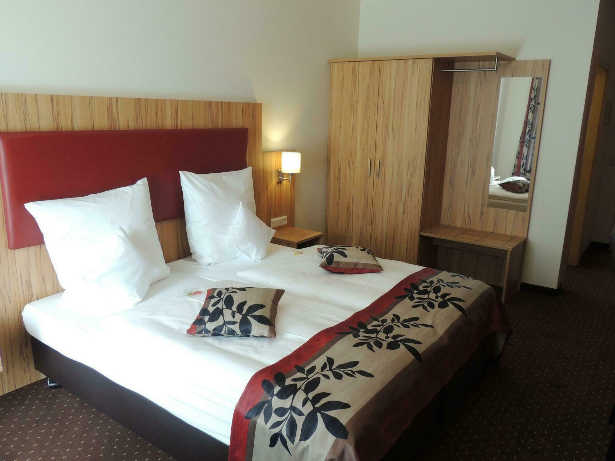 Sutter'S Landhaus Hotel Gensingen Luaran gambar